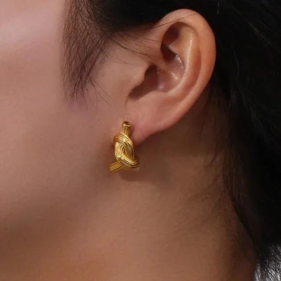 New 18K Gold Twisted Knot Stud Earring, NICE EARRINGS, CUTE EARRINGS - Picture 3 of 5